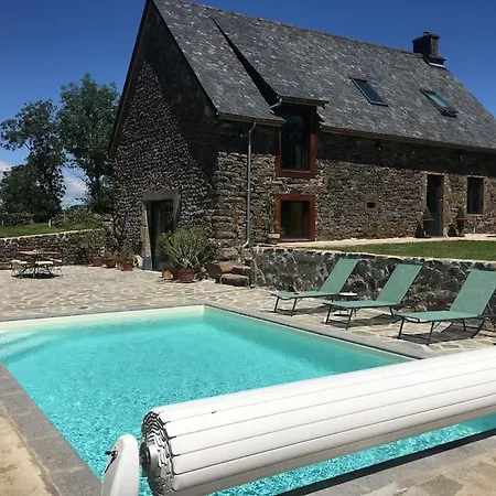 Du Milan Royal 펜션 Le Monteil (Cantal)